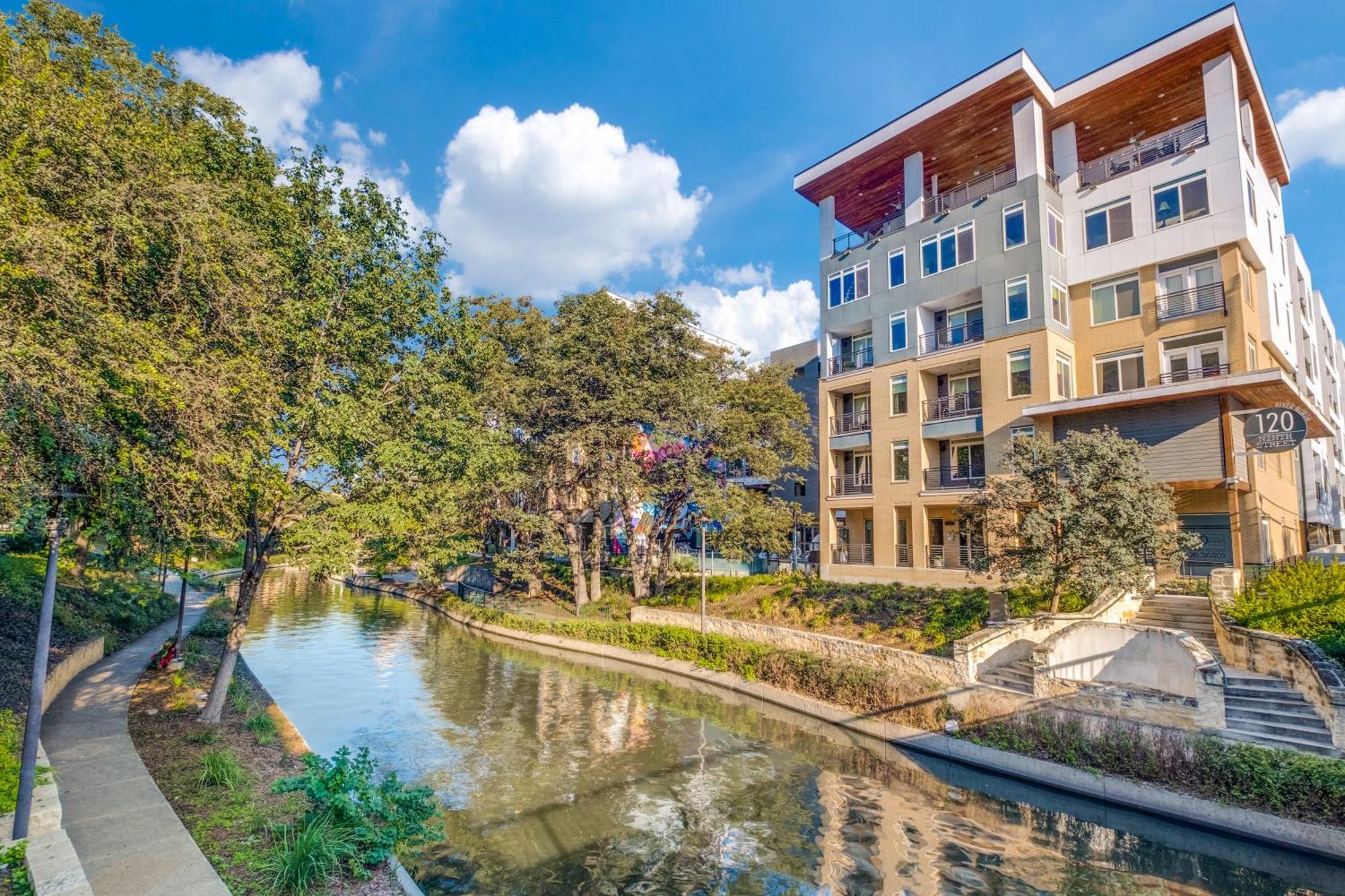Gorgeous Facing The Riverwalk With A King *
