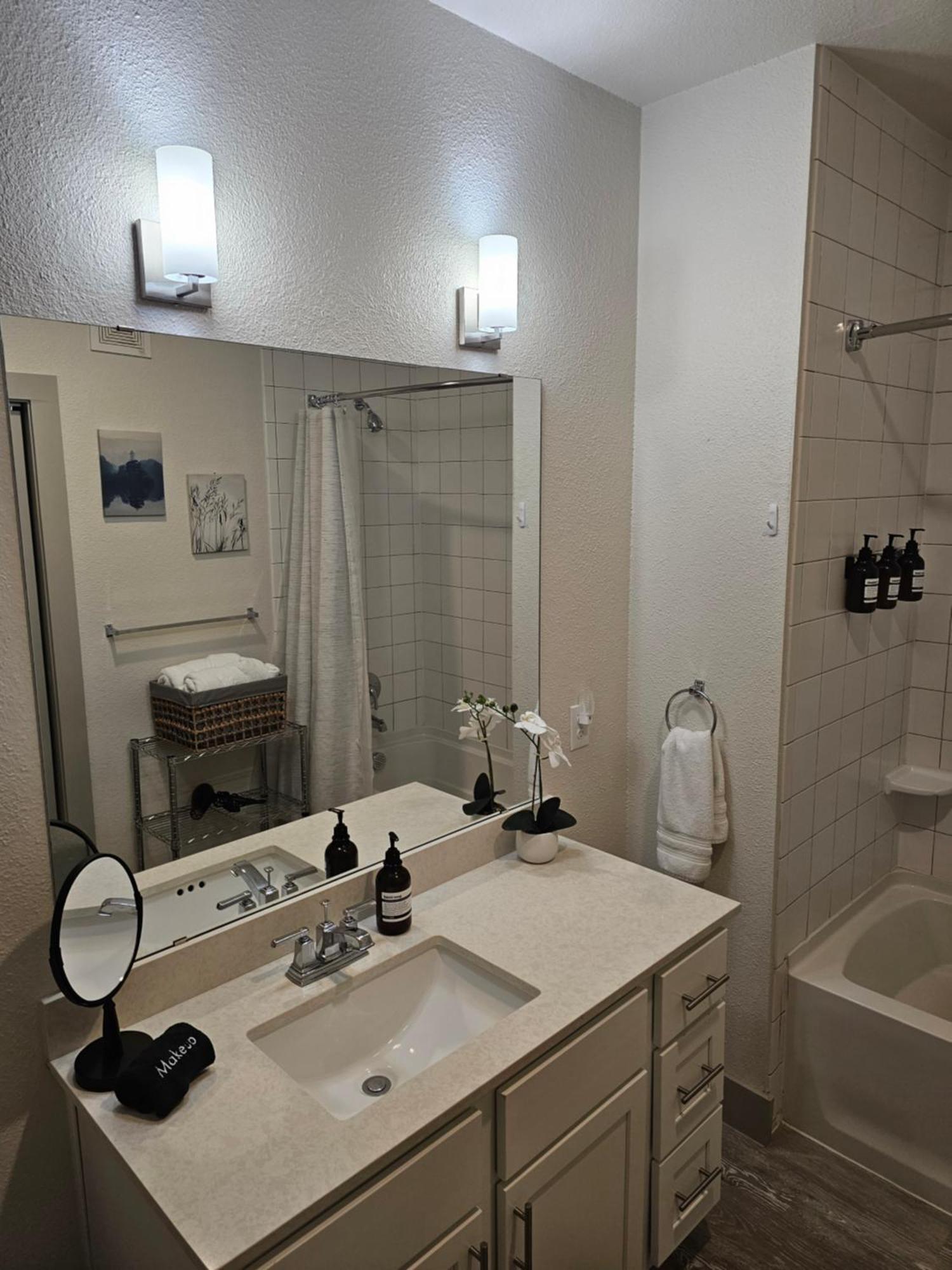 Apartment Gorgeous Facing The Riverwalk With A King San Antonio