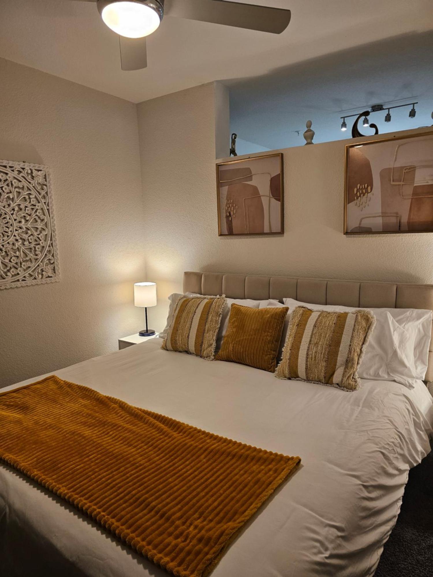 Apartment Gorgeous Facing The Riverwalk With A King
