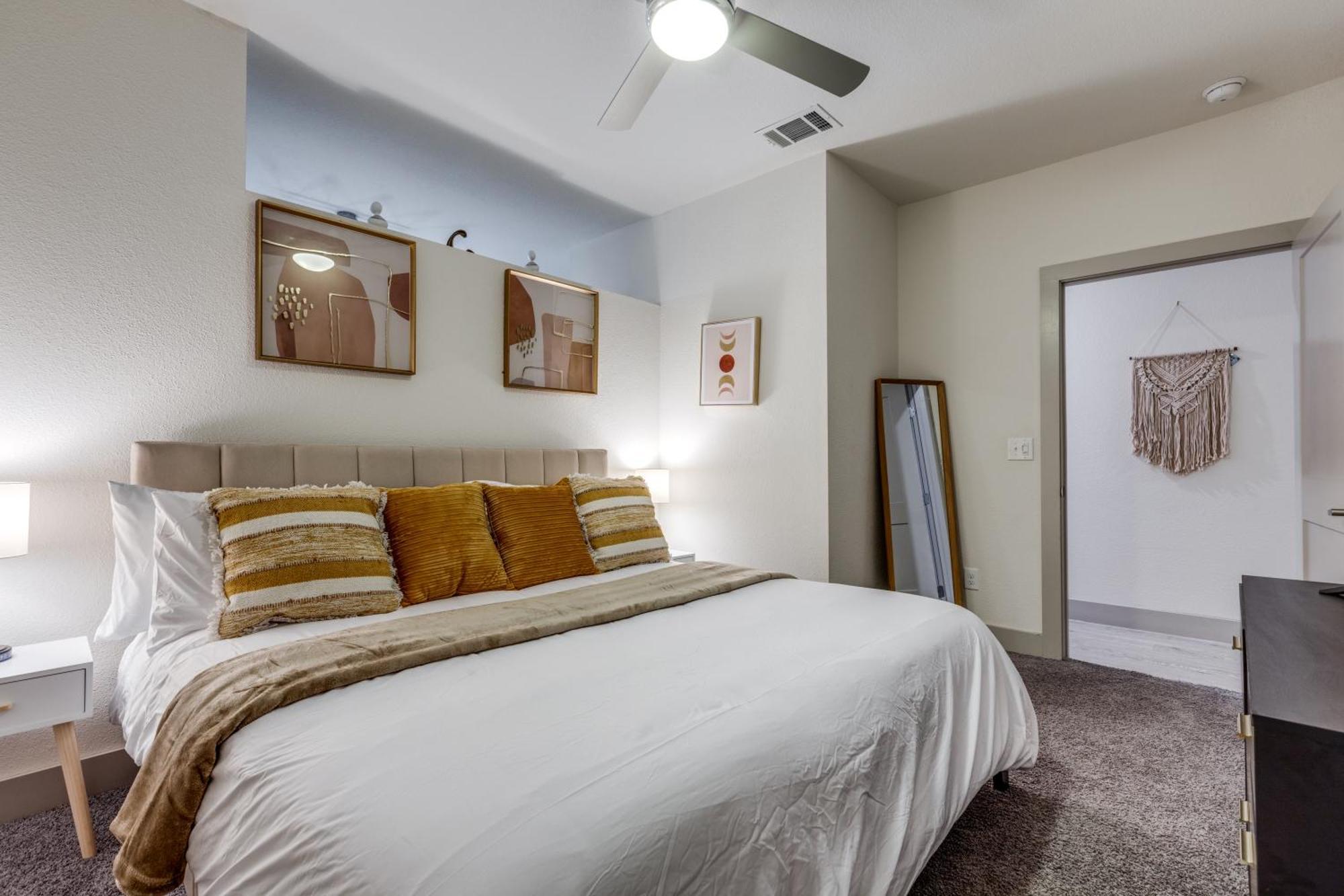 Apartment Gorgeous Facing The Riverwalk With A King *